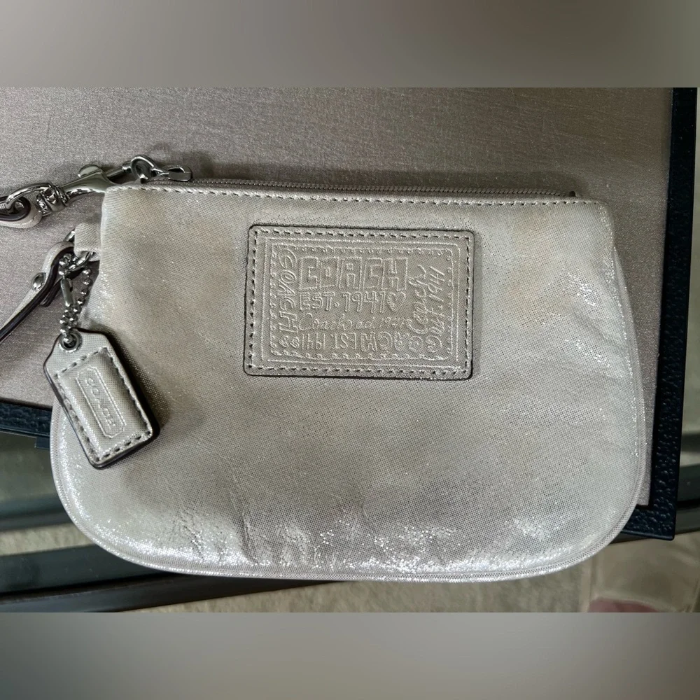 Coach Op Art Metallic Shimmer Silver Poppy Graffiti Wristlet Pouch Bag